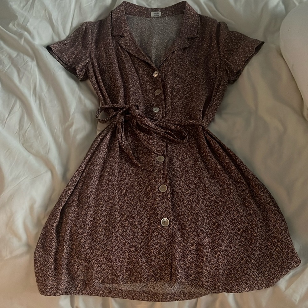 Aritzia Wilfred button down dress in size Medium.